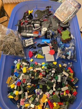 MEGA Bloks 3lbs assorted blocks and specikalty pieces, mini figures new in box